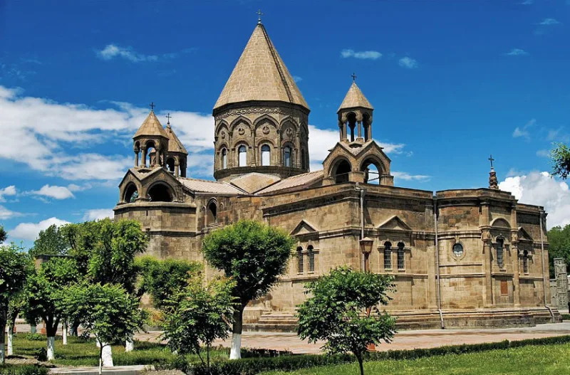 La basilique de Tekor — guide de l'église arménienne du Ve siècle à Kars